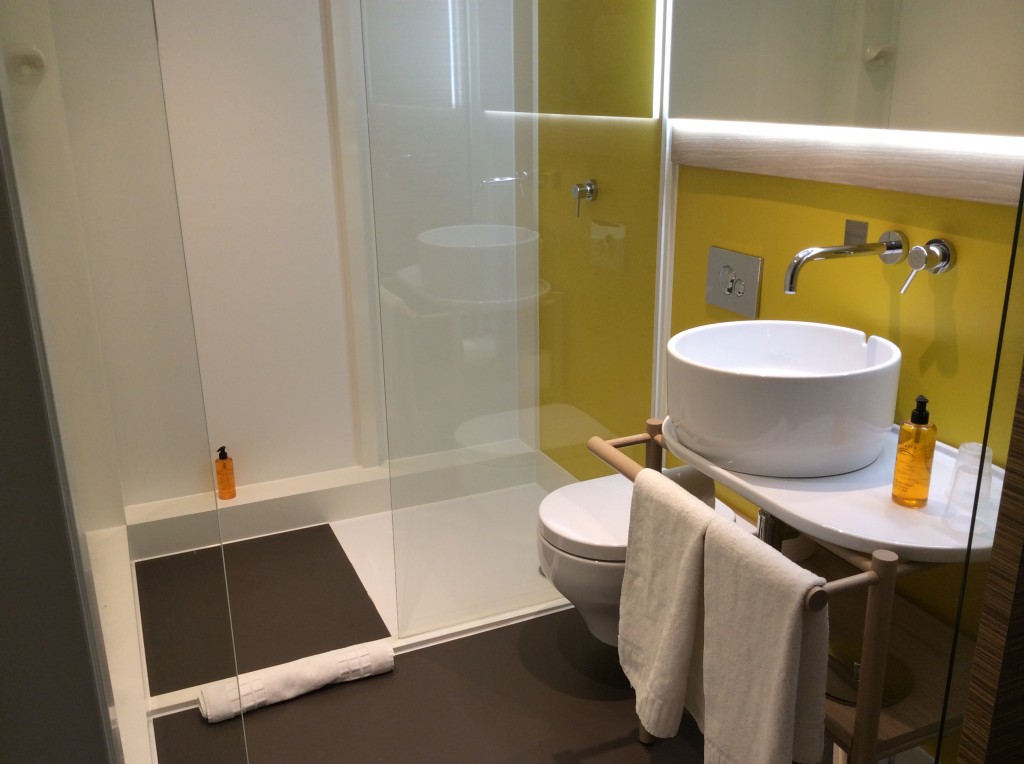 Qbic London hotel review - bathroom