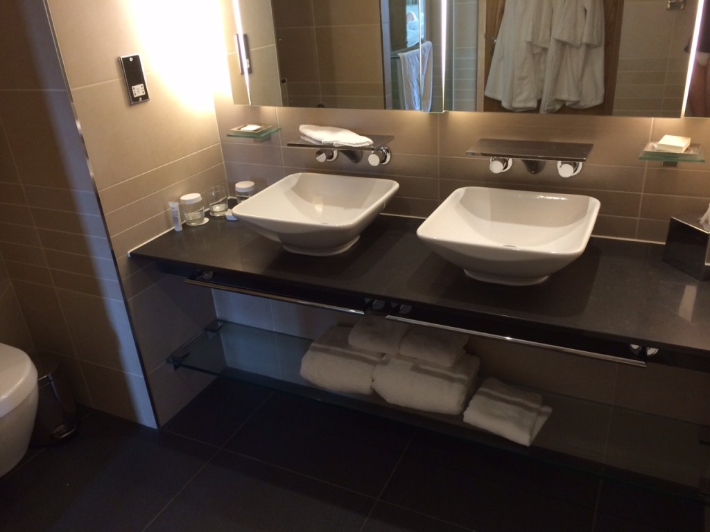 Hilton St Georges Park bathroom review