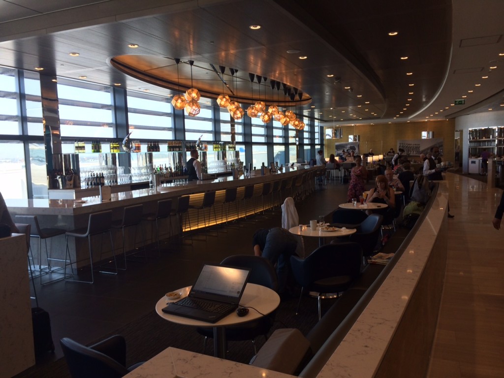 Terminal 2 United Club - bar