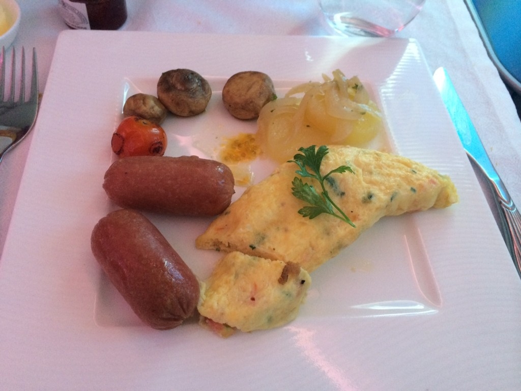 Qatar Airways 787 business class review - omelette