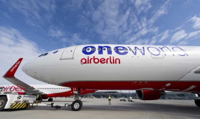 airberlin und oneworld auf der Baustelle des Flughafens Berlin B