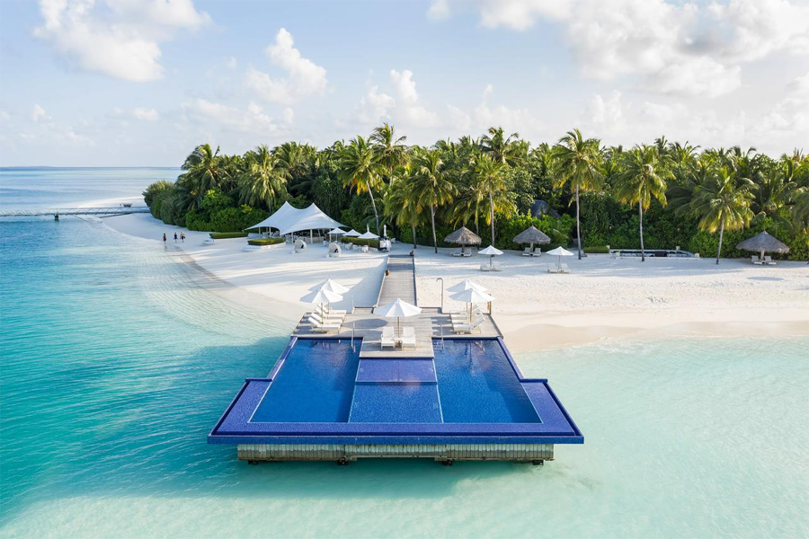 Conrad Maldives pool