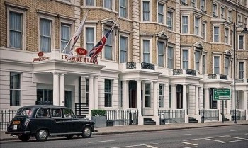 Crowne Plaza London Kensington exterior