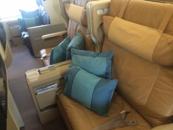 Singapore Airlines Boeing 777-300 business class seat