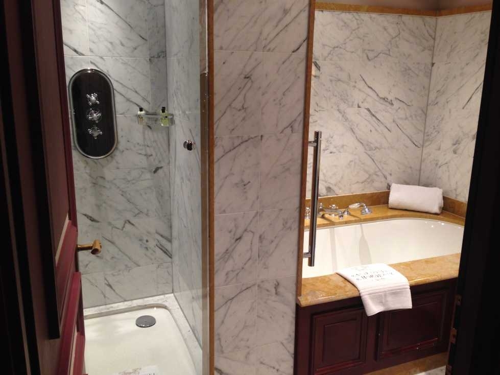  InterContinental Bordeaux - Le Grand Hotel review bathroom