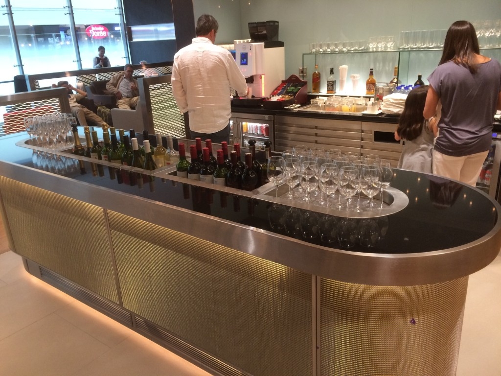 review British Airways lounge and Concorde Bar in Dubai Airport