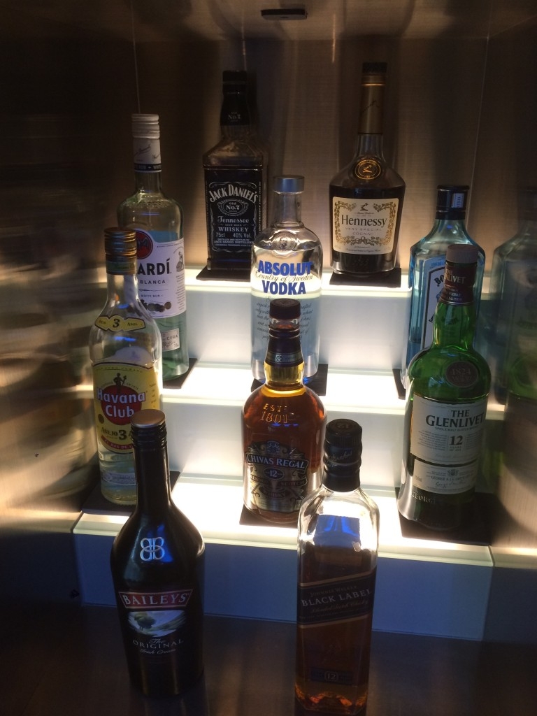 review British Airways lounge and Concorde Bar in Dubai Airport