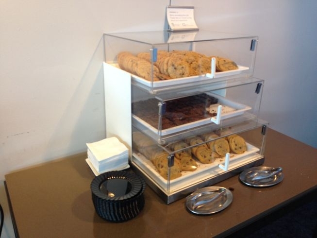 JFK airport new york admirals lounge cookies