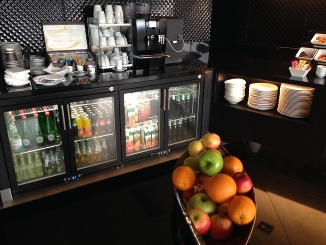 hilton tallinn park executive lounge review snacks and drinks