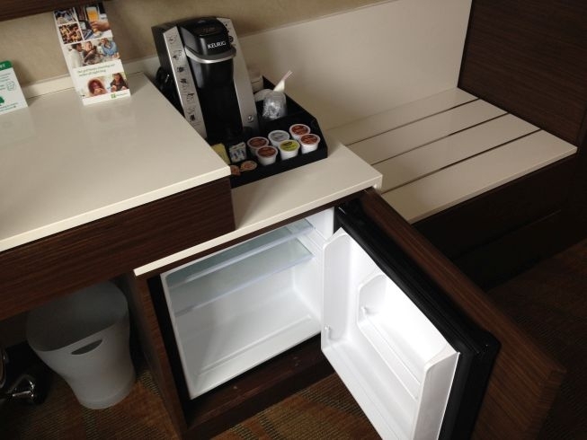 holiday inn brooklyn downtown room coffee machine fridge