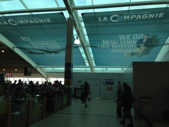 la compagnie poster luton airport