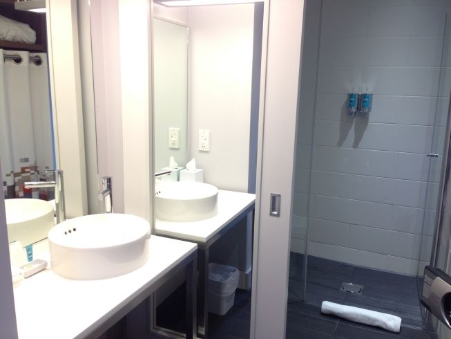 aloft liverpool hotel review room bathroom