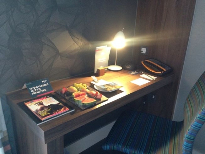 aloft liverpool hotel review room desk