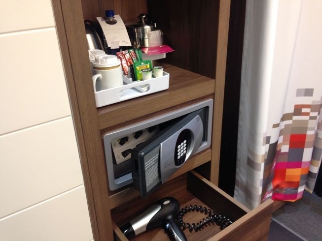 aloft liverpool hotel review room tea corner hair dryer