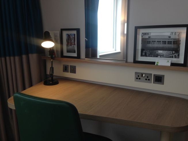 holiday inn manchester city centre review room desk