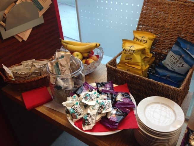 virgin trains first class lounge manchester piccadilly review snacks 2