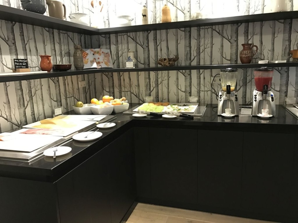 element-by-westin-amsterdam-review-restaurant-breakfast-cold-cuts-cheese-smoothie