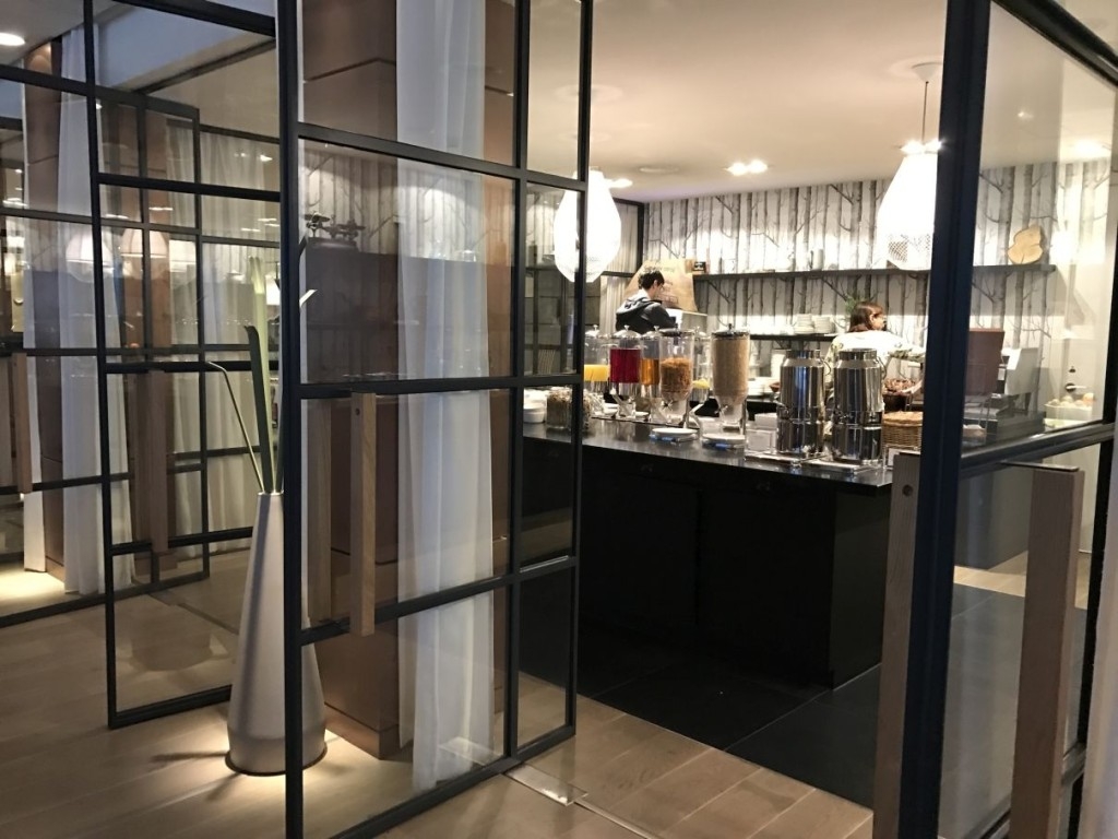 element-by-westin-review- amsterdam-restaurant-breakfast-food-area