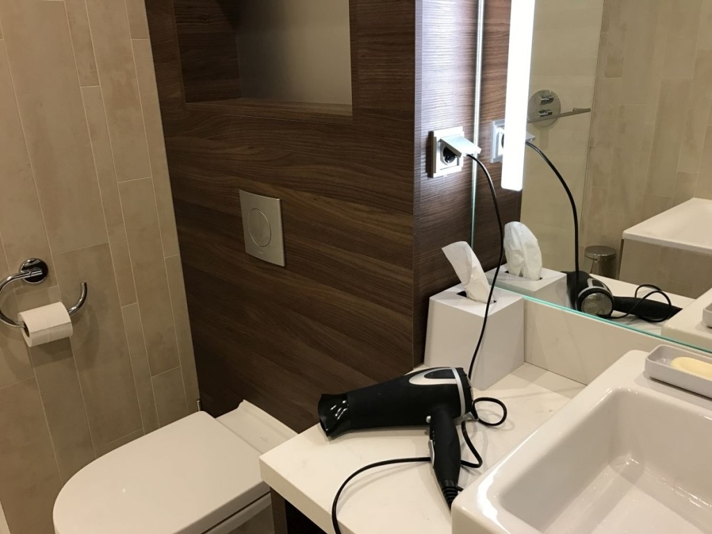 element-by-westin-amsterdam-room-bathroom-hairdryer