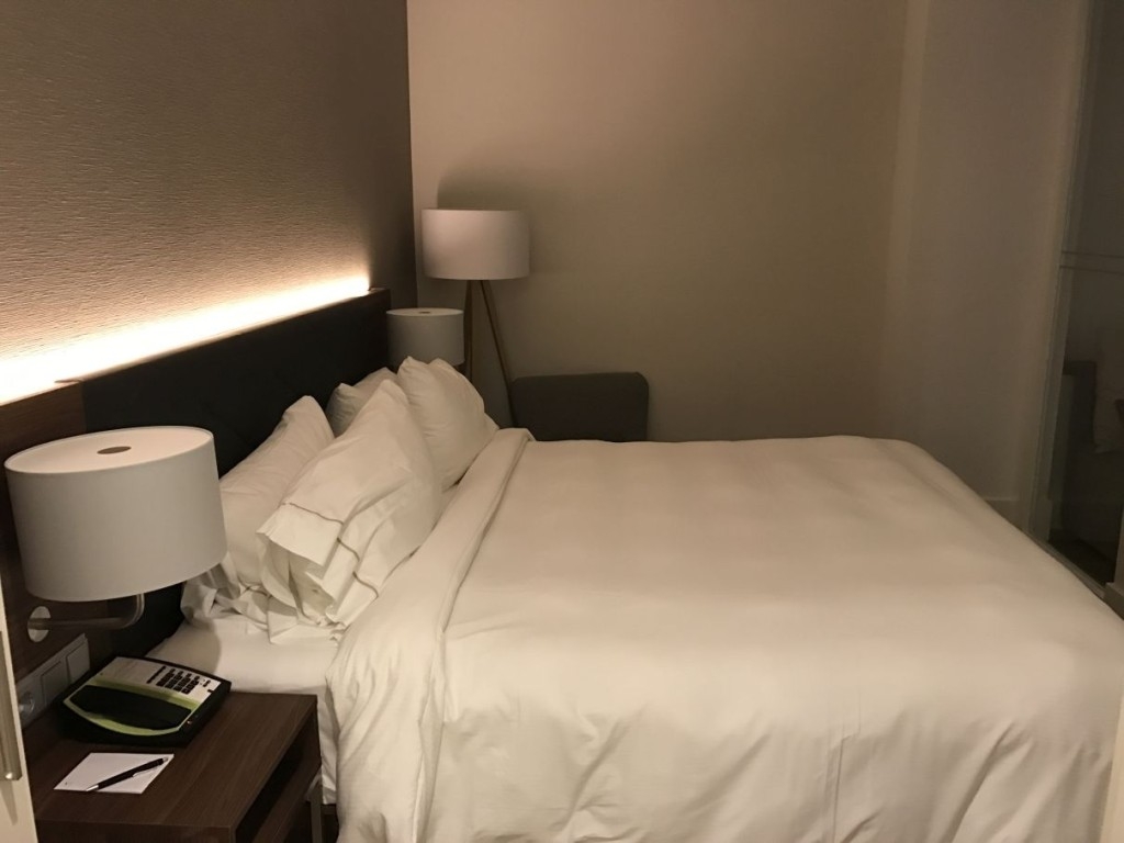 element-by-westin-amsterdam-room-bed