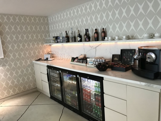 review first class lounge london city airport
