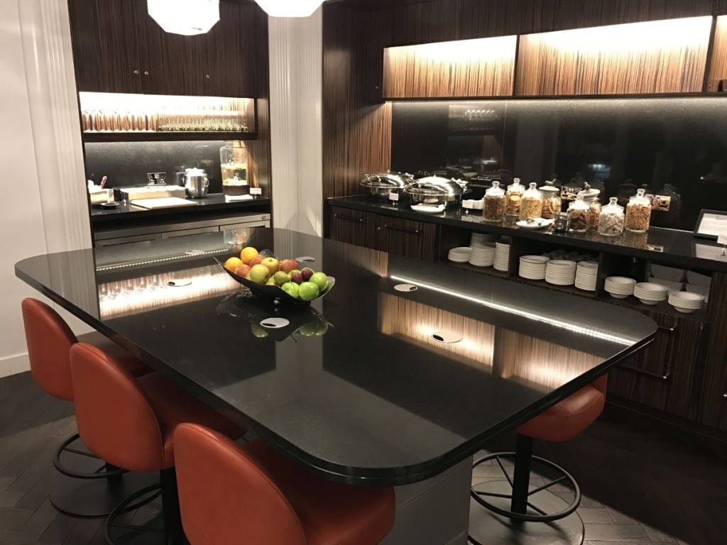 sheraton-grand-park-lane-review club-lounge-snacks