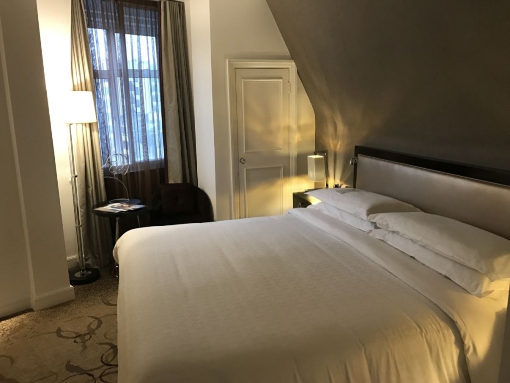 sheraton-grand-park-lane-review club-room