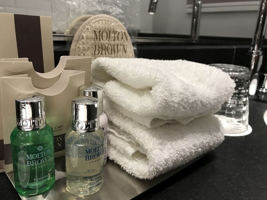 sheraton-grand-park-lane-review park-view-suite-bathroo-toiletries