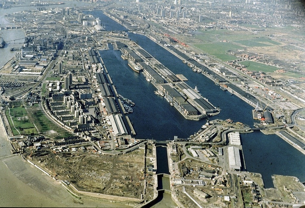 2-londons-royal-docks-c1981