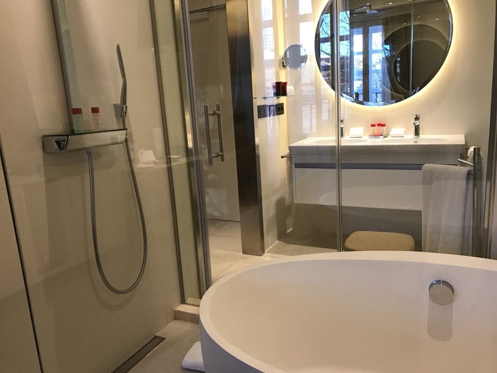 Gran Melia Palacio De Los Duques Madrid Bed Bathroom