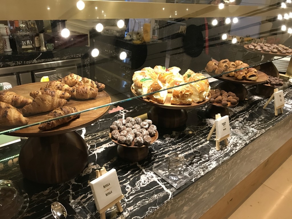 Gran Melia Palacio De Los Duques Madrid Breakfast cakes