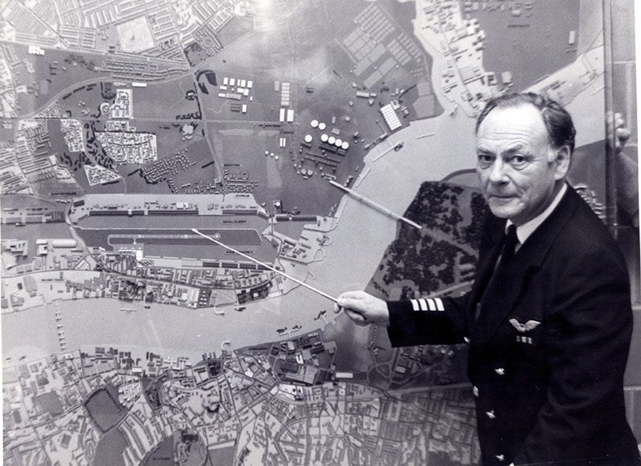 london-city-airport-captain-harry-ghee-with-map-1980s