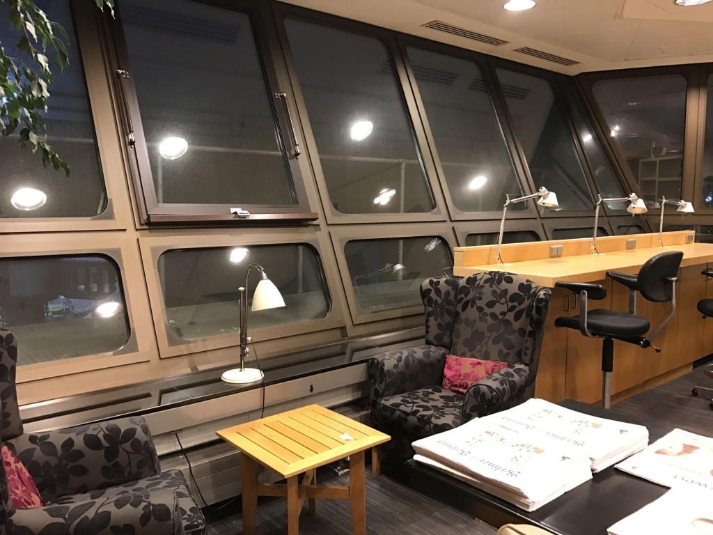 british-airways-terraces-lounge-berlin-tegel-review-workspace