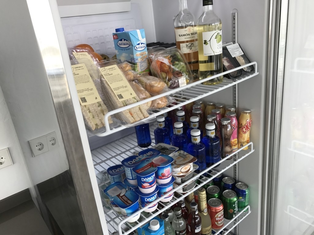 sala lounge cap des falco aena vip ibiza airport lounge fridge