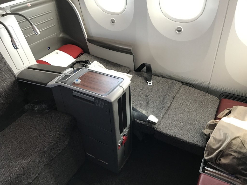 LAN LATAM Boeing 787 Business Class