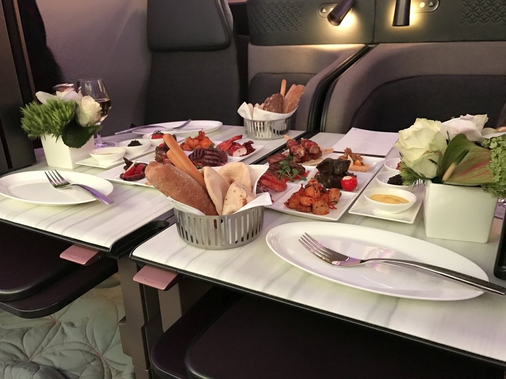 rsz_qatar-airways-new-business-class-seat-food