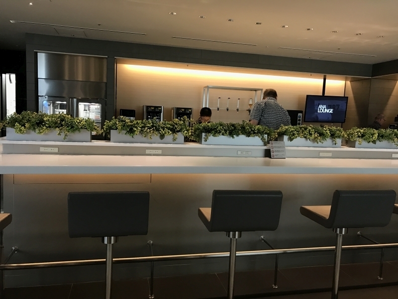 ANA Business Class Lounge Tokyo Haneda review