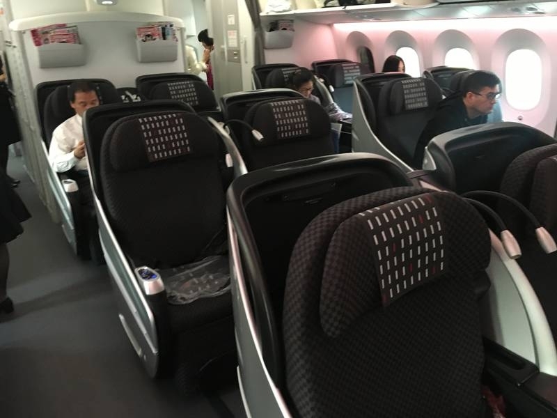 Japan Airlines Boeing 787 business class review