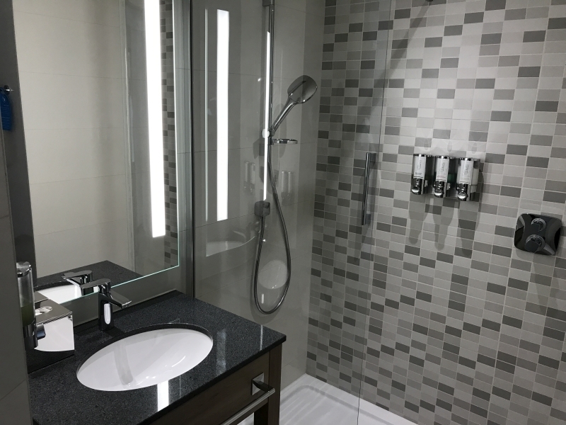 Hampton by Hilton Alexanderplatz Berlin shower review