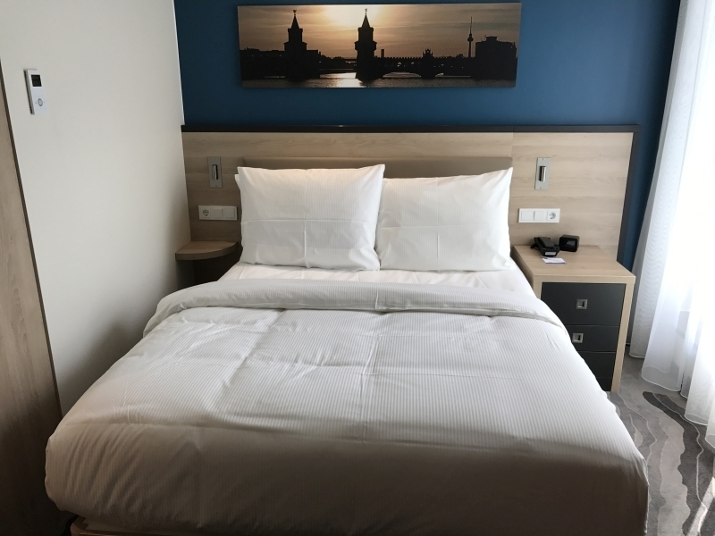 Hampton by Hilton Alexanderplatz Berlin bed review