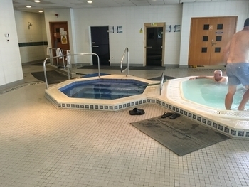 Crowne Plaza Heathrow jacuzzi