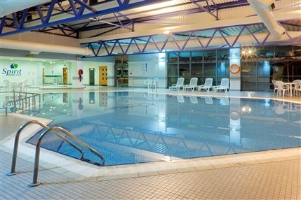 Crowne Plaza Heathrow pool