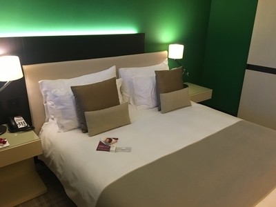 Crowne Plaza Geneva review bedroom