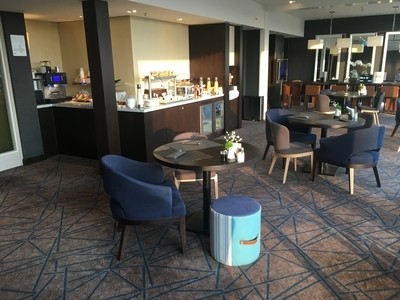 Crowne Plaza Geneva review club lounge 3