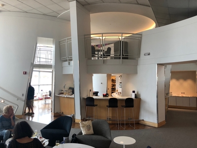 Review Virgin Atlantic Clubhouse lounge Washington Dulles Airport