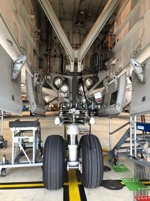 KLM Boeing 787-9 landing gear