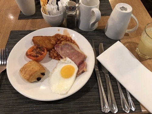 Hilton Gatwick South breakfast