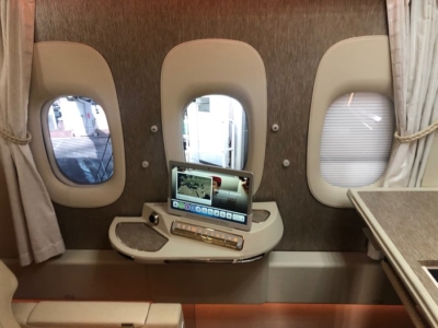 Review Emirates First Class Suite Boeing 777-300ER London Stansted to Dubai