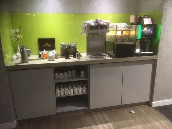 East Midlands Airport Escape Lounge buffet review