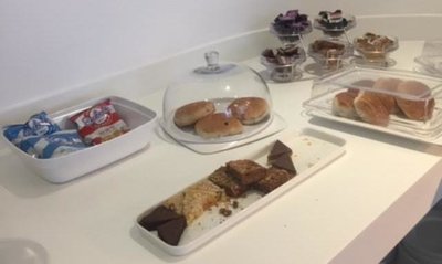 Leeds Bradford Airport white rose lounge review